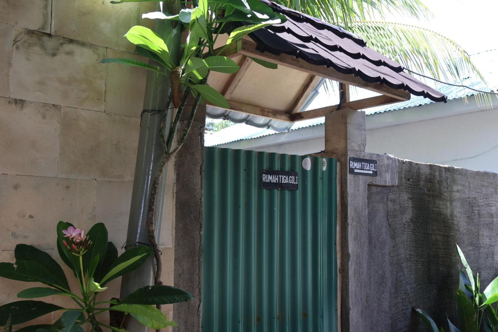 Rumah Tiga Gili Gili Islands Exterior photo