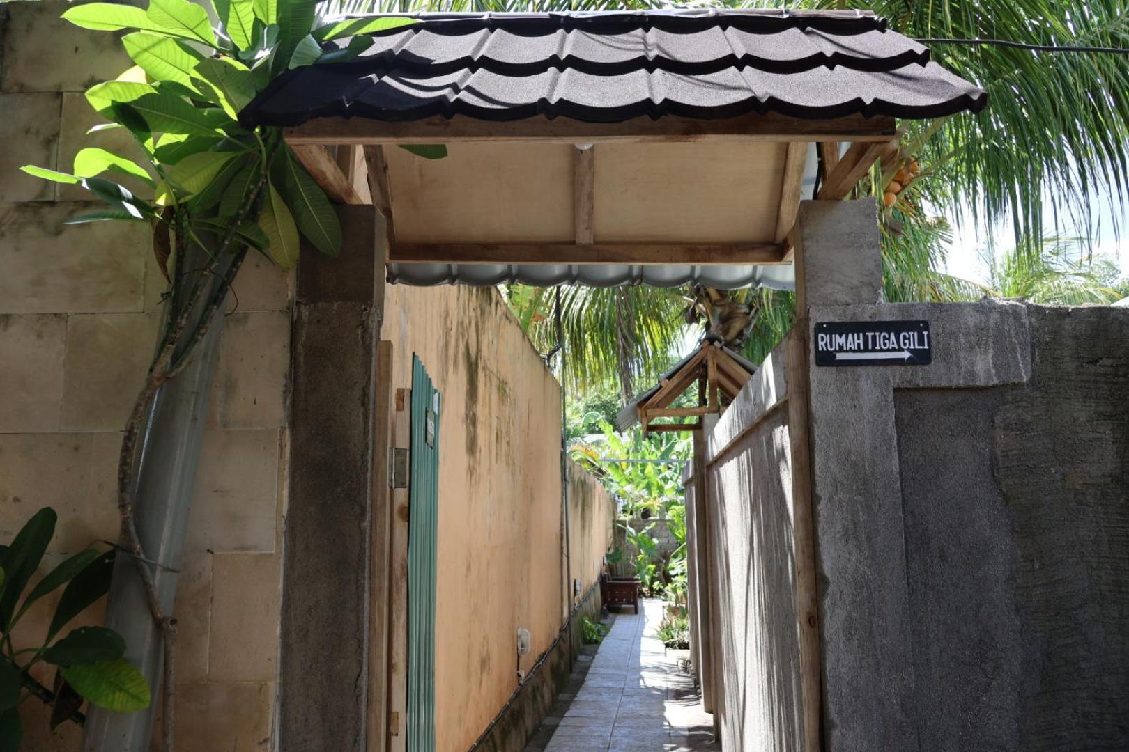 Rumah Tiga Gili Gili Islands Exterior photo