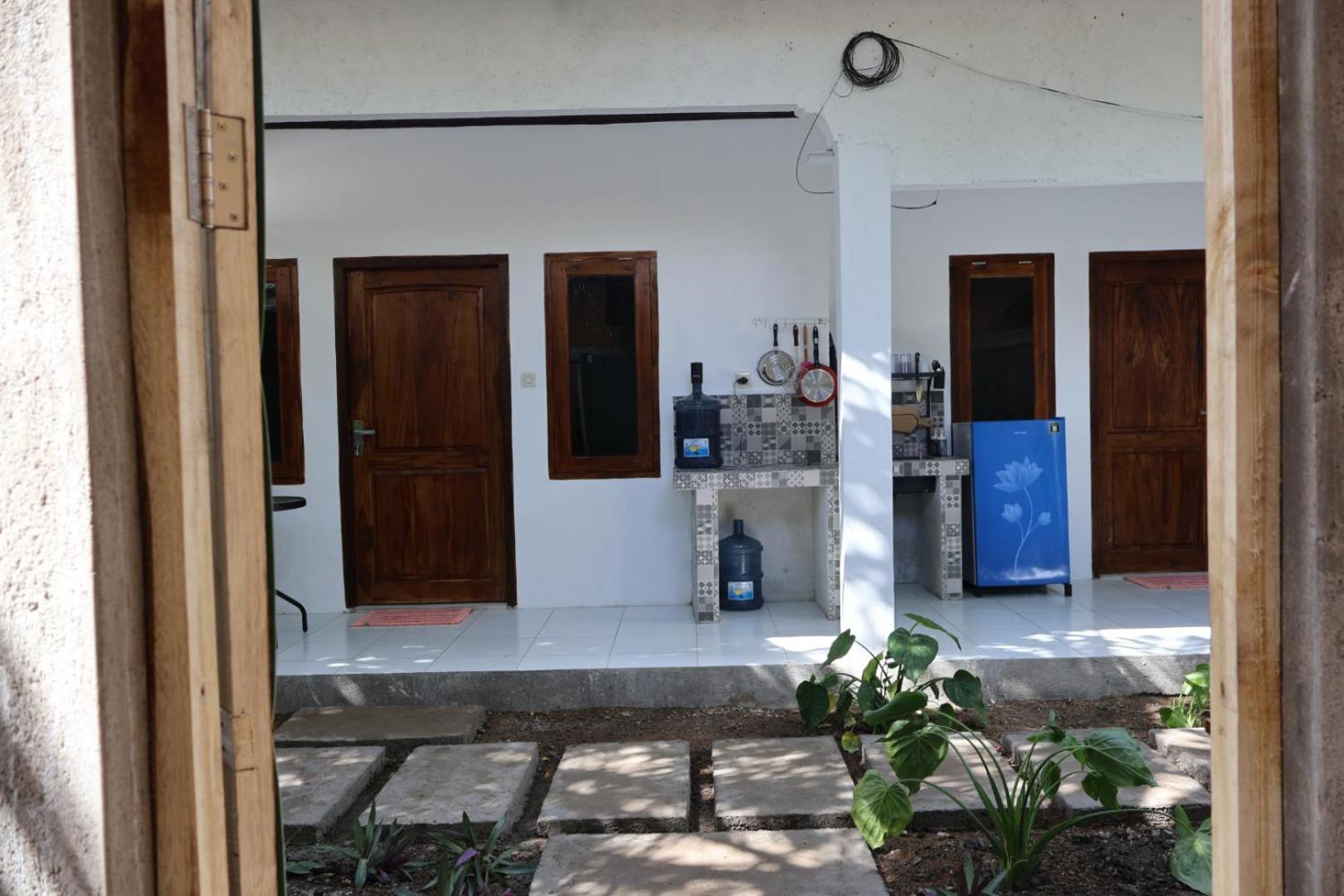 Rumah Tiga Gili Gili Islands Exterior photo
